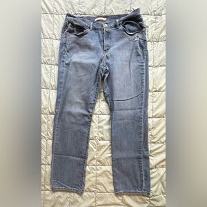 Levi’s light wash classic straight jeans size 12 (31)